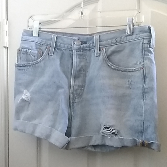 FINAL MARKDOWN LEVI’S 501 distressed denim shorts 28 waistline - Picture 1 of 15